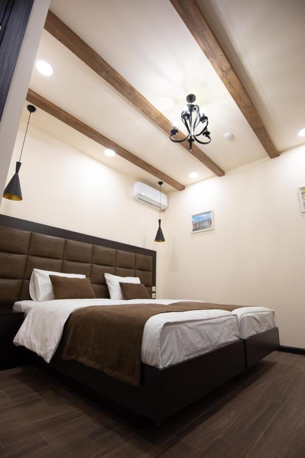 Boutique Living Hotel Jerevan Exteriör bild